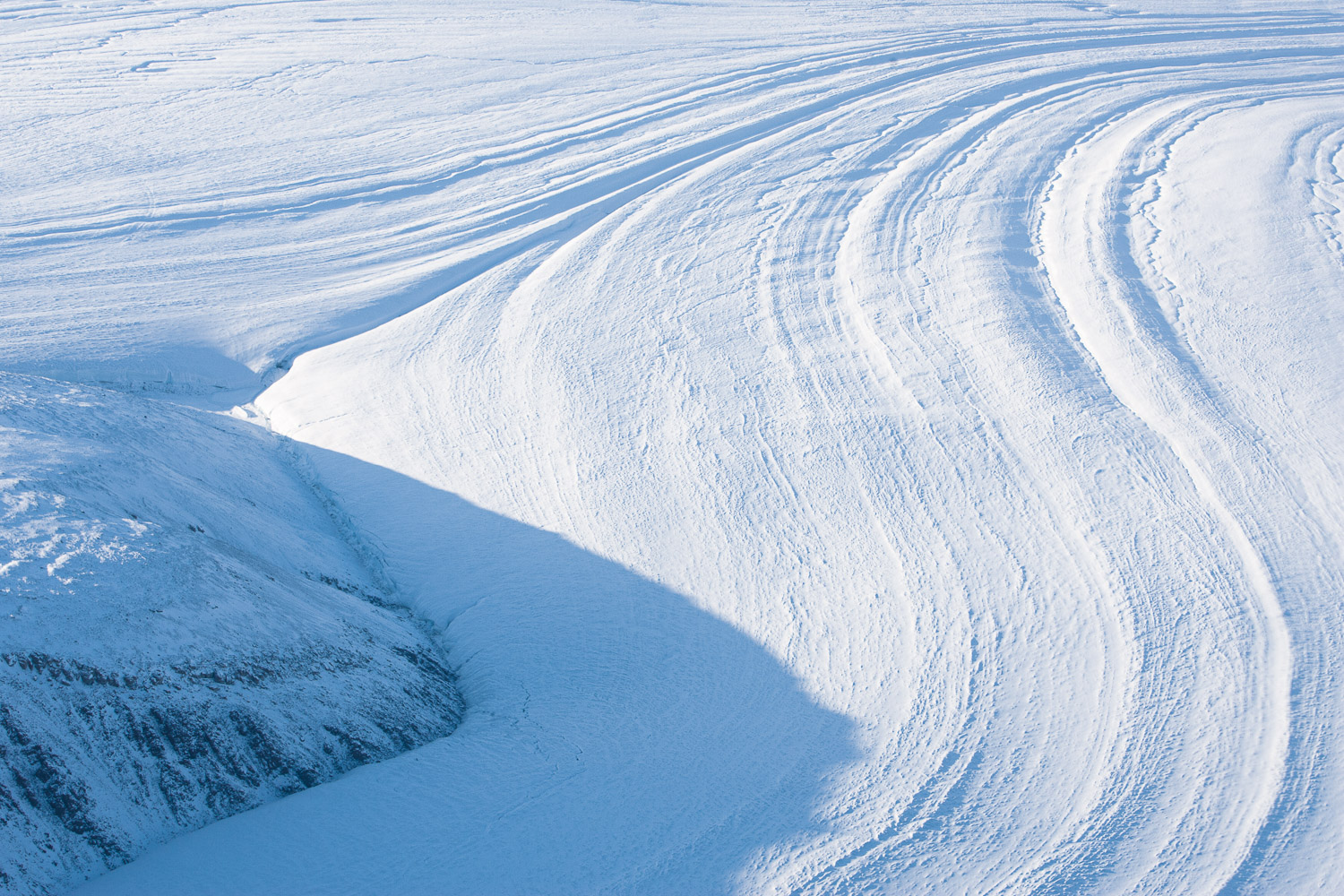 Aerial photo of glacier and mountains on Ellesmere Island, High Arctic, Canada, Op NUNALIVUT 2008.